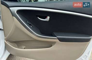 Хетчбек Hyundai Elantra 2013 в Охтирці