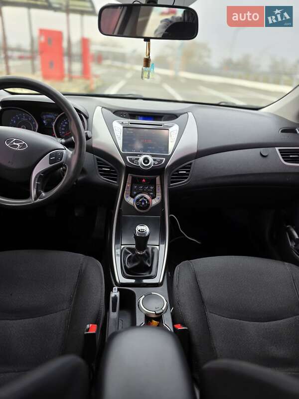 Седан Hyundai Elantra 2013 в Киеве