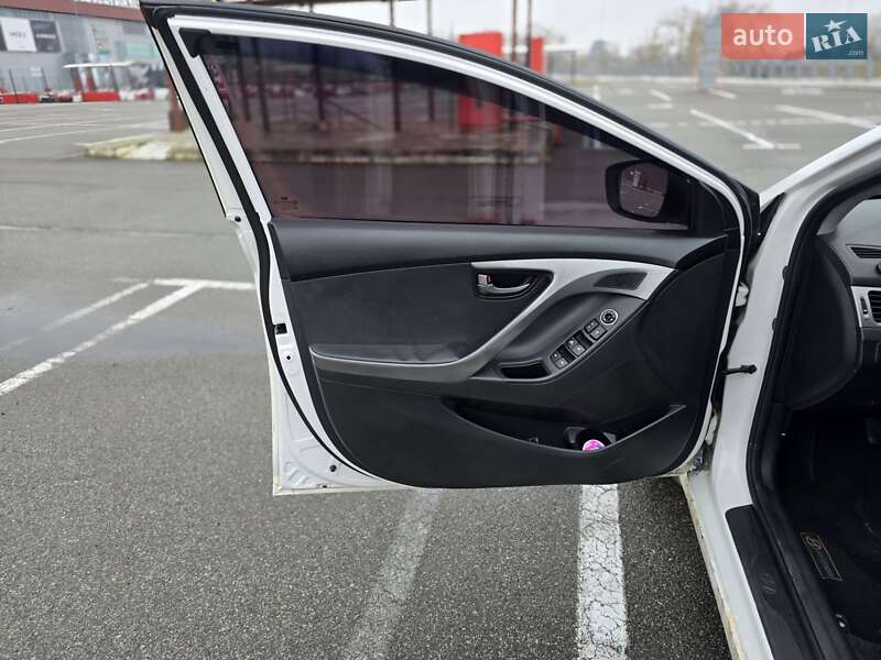 Седан Hyundai Elantra 2013 в Киеве