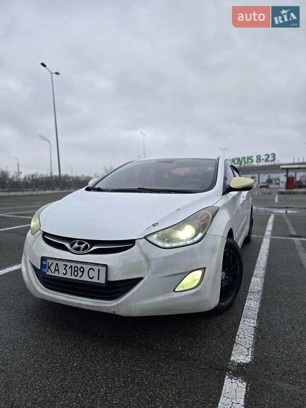 Седан Hyundai Elantra 2013 в Киеве