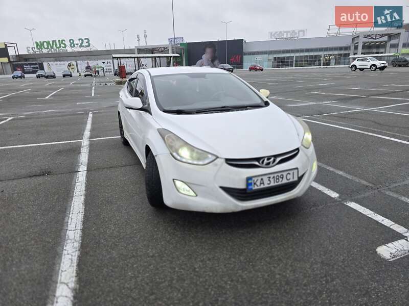 Седан Hyundai Elantra 2013 в Киеве