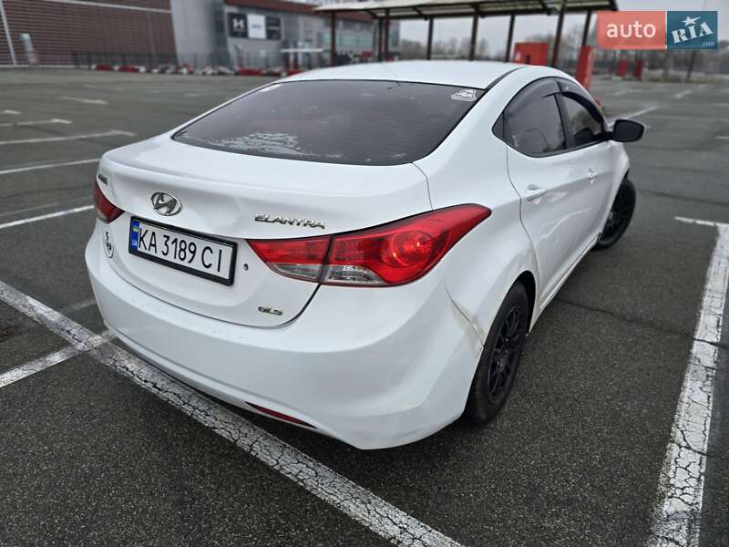 Седан Hyundai Elantra 2013 в Киеве