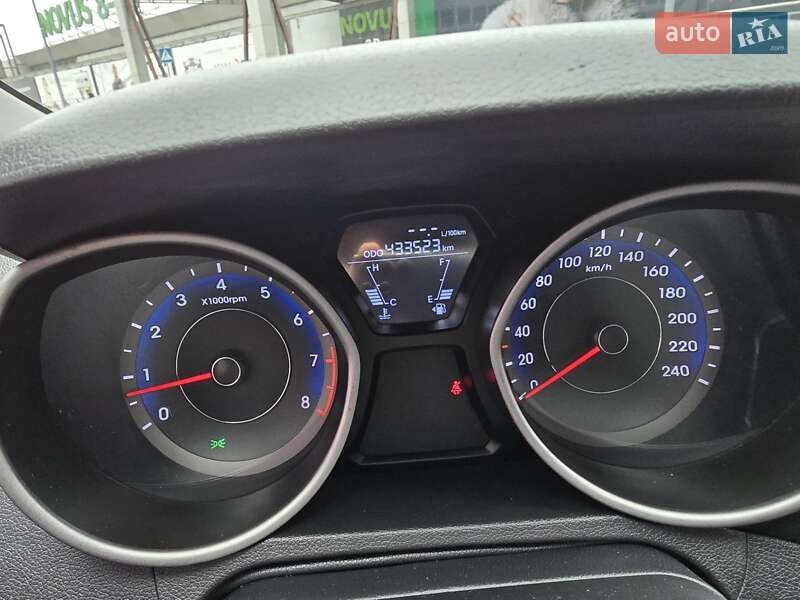 Седан Hyundai Elantra 2013 в Киеве