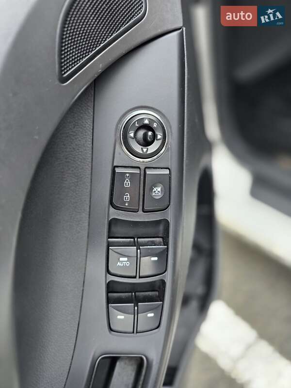 Седан Hyundai Elantra 2013 в Киеве