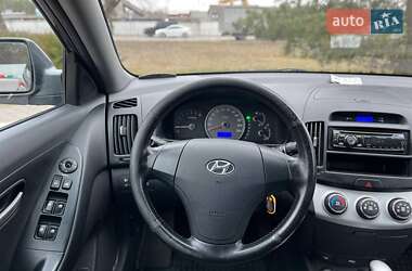 Седан Hyundai Elantra 2008 в Києві