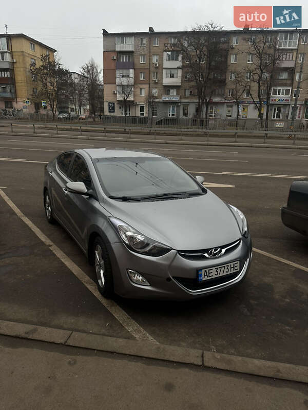 Седан Hyundai Elantra 2012 в Кривом Роге