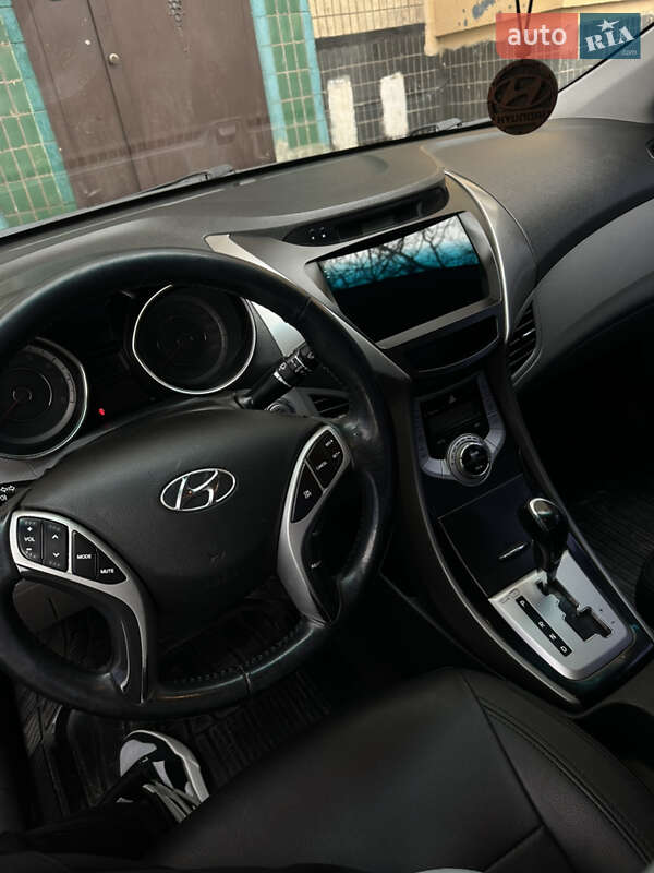 Седан Hyundai Elantra 2012 в Кривом Роге