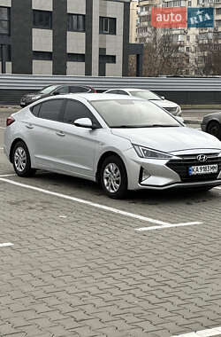 Седан Hyundai Elantra 2019 в Киеве