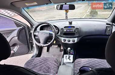 Седан Hyundai Elantra 2010 в Ахтырке