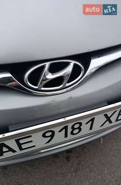 Седан Hyundai Elantra 2014 в Каменском