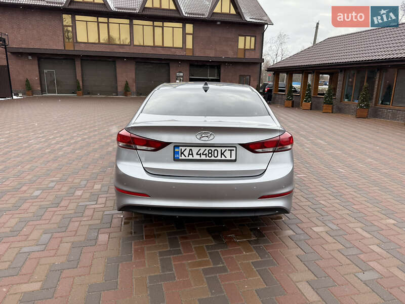 Седан Hyundai Elantra 2017 в Киеве