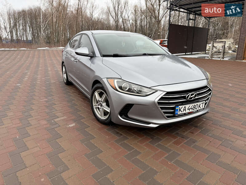 Седан Hyundai Elantra 2017 в Киеве