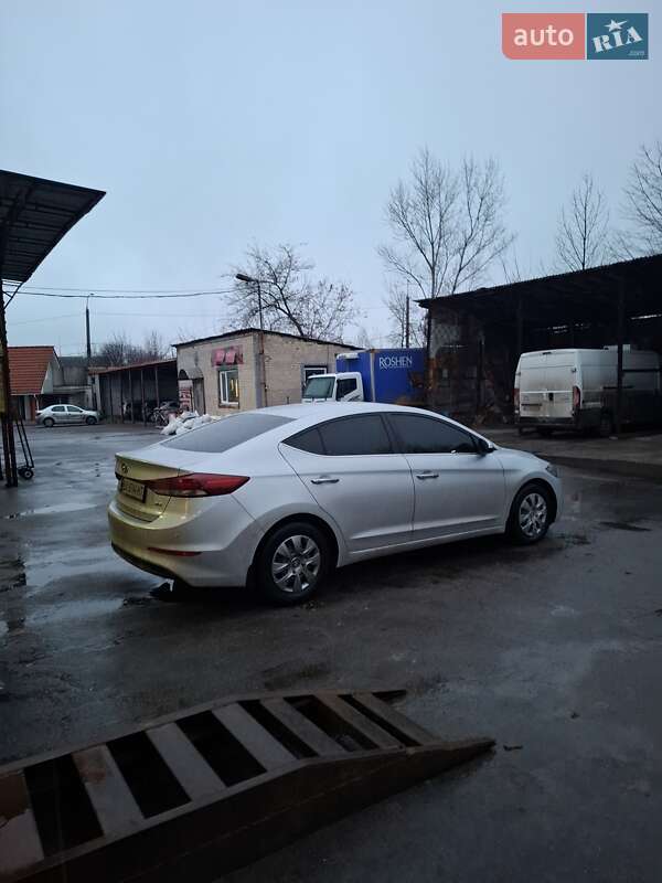 Седан Hyundai Elantra 2018 в Хмельницком