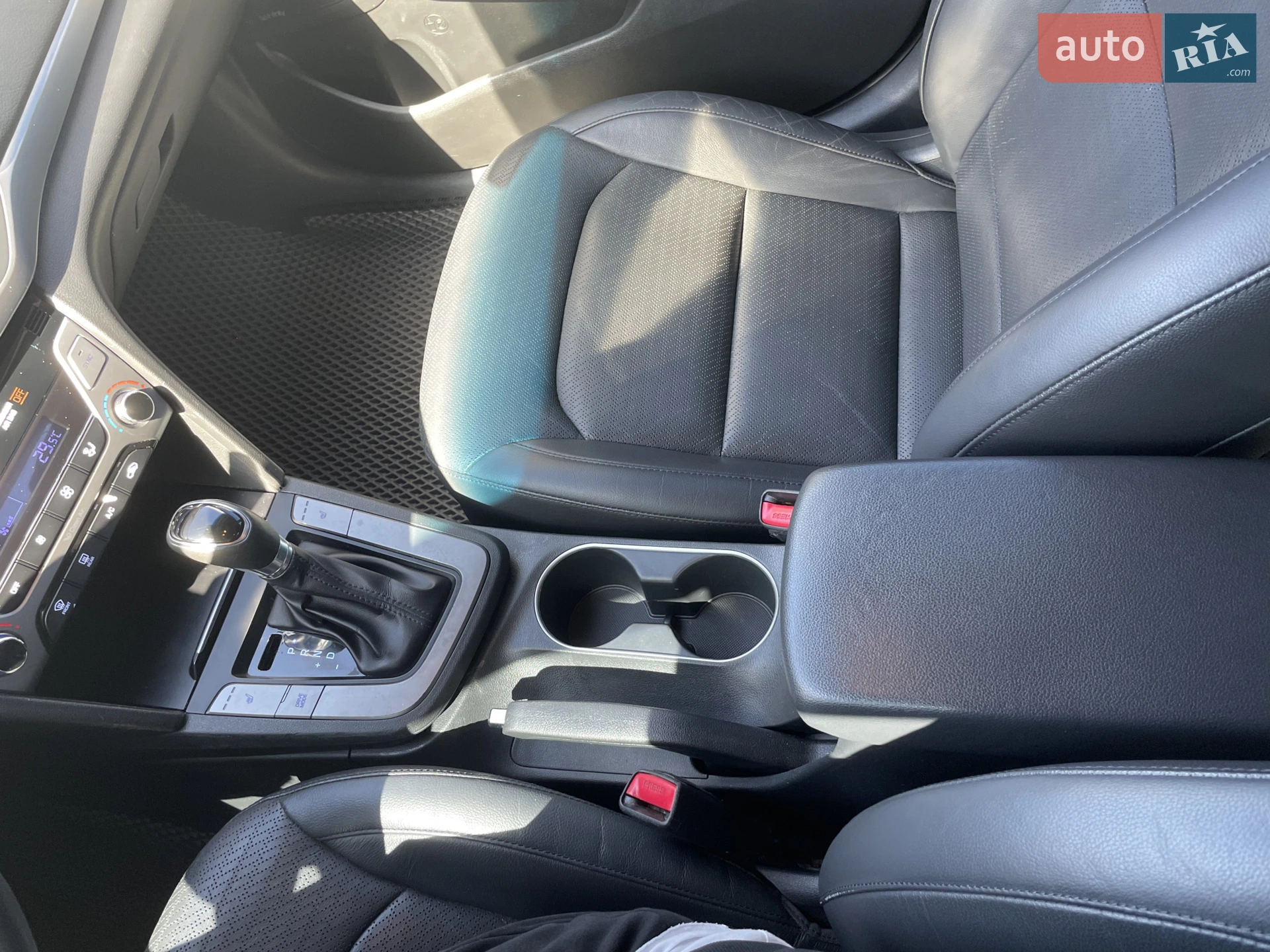 2016 Hyundai Elantra - мініатюра 32