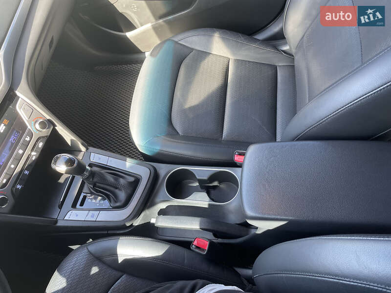 Седан Hyundai Elantra 2016 в Киеве