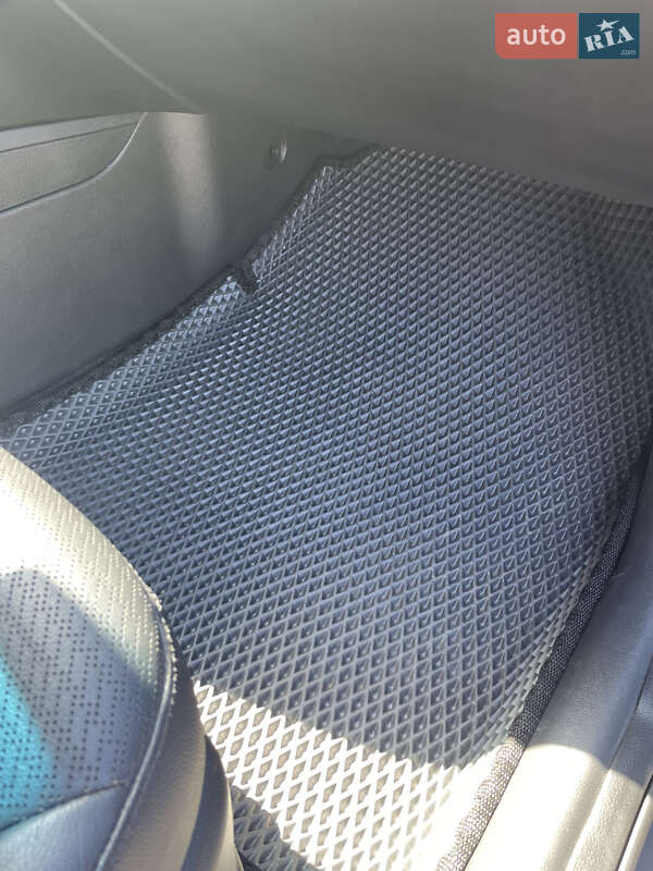 Седан Hyundai Elantra 2016 в Киеве