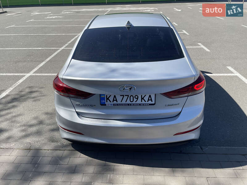 Седан Hyundai Elantra 2016 в Киеве