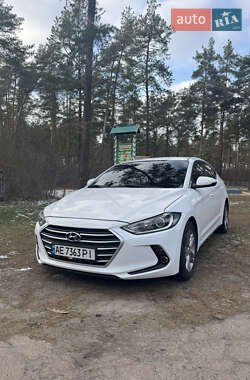 Седан Hyundai Elantra 2015 в Киеве