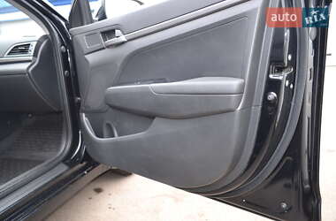Седан Hyundai Elantra 2018 в 