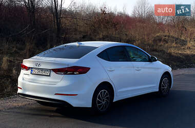 Седан Hyundai Elantra 2016 в 