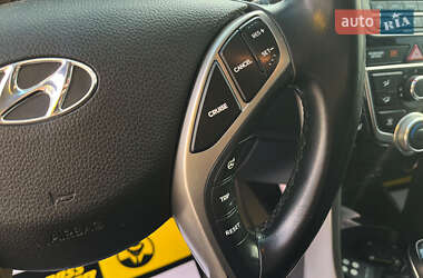 Хэтчбек Hyundai Elantra 2015 в 