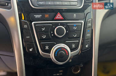 Хэтчбек Hyundai Elantra 2015 в 