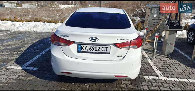 Седан Hyundai Elantra 2012 в Києві
