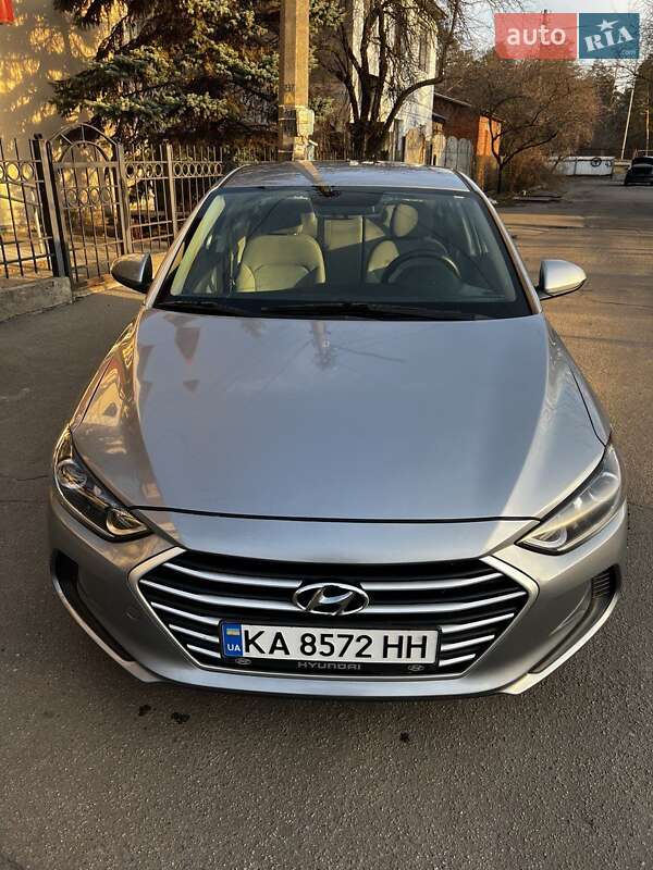 Седан Hyundai Elantra 2016 в Києві