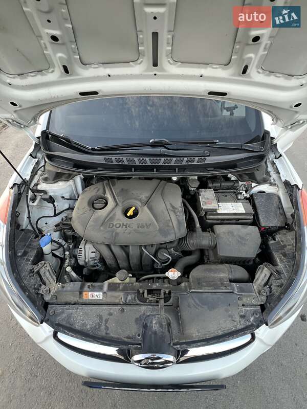 Седан Hyundai Elantra 2013 в Львове