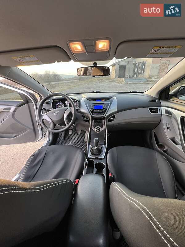 Седан Hyundai Elantra 2013 в Львове
