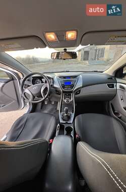 Седан Hyundai Elantra 2013 в 