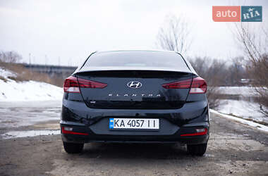 Седан Hyundai Elantra 2019 в Києві