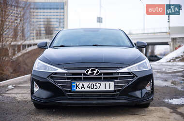 Седан Hyundai Elantra 2019 в Києві