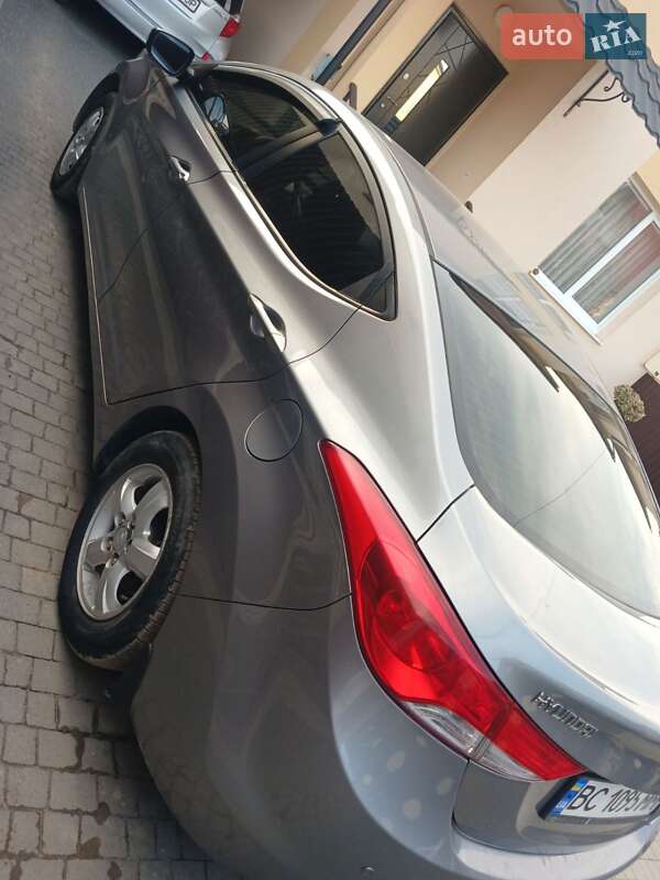 Седан Hyundai Elantra 2011 в Львове