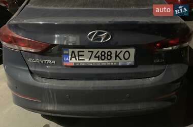 Седан Hyundai Elantra 2016 в Киеве