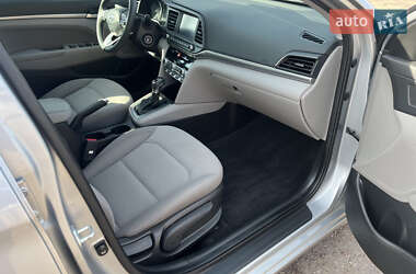 Седан Hyundai Elantra 2019 в 