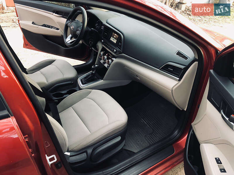 Седан Hyundai Elantra 2019 в Одессе