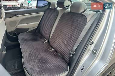 Седан Hyundai Elantra 2017 в 
