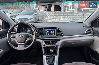 Седан Hyundai Elantra 2017 в 