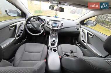 Седан Hyundai Elantra 2015 в 