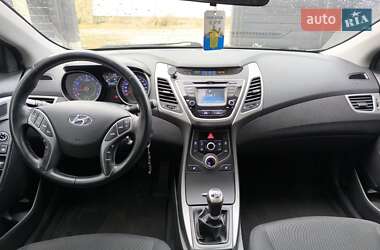 Седан Hyundai Elantra 2015 в 