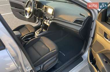 Седан Hyundai Elantra 2018 в 