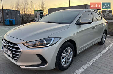 Седан Hyundai Elantra 2016 в Виннице