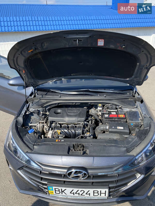 Седан Hyundai Elantra 2019 в Радивилове