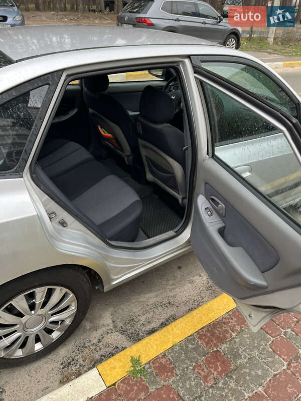 Хетчбек Hyundai Elantra 2003 в Ірпені