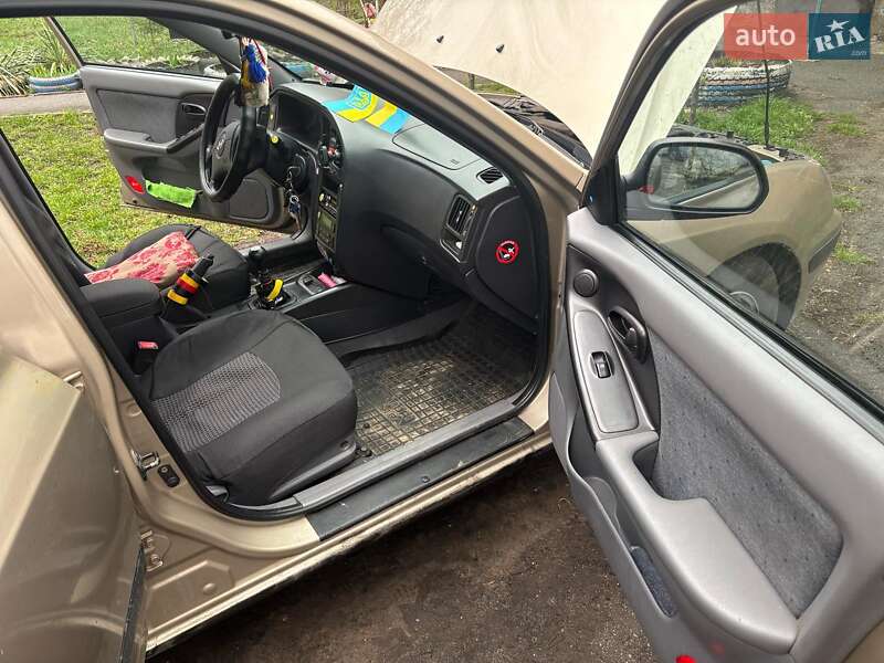 Седан Hyundai Elantra 2005 в Киеве