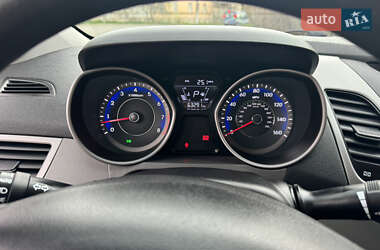 Седан Hyundai Elantra 2015 в 