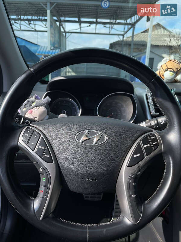 Хетчбек Hyundai Elantra 2013 в Черкасах
