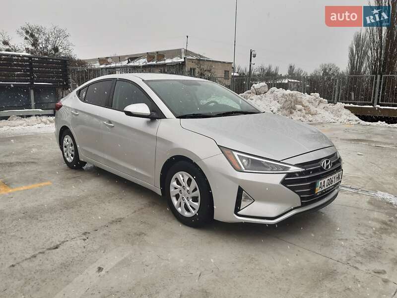 Седан Hyundai Elantra 2018 в Киеве