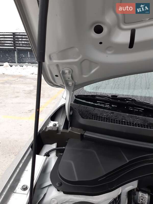 Седан Hyundai Elantra 2018 в Киеве